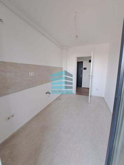 Apartament cu 4 camere decomandat în Titan