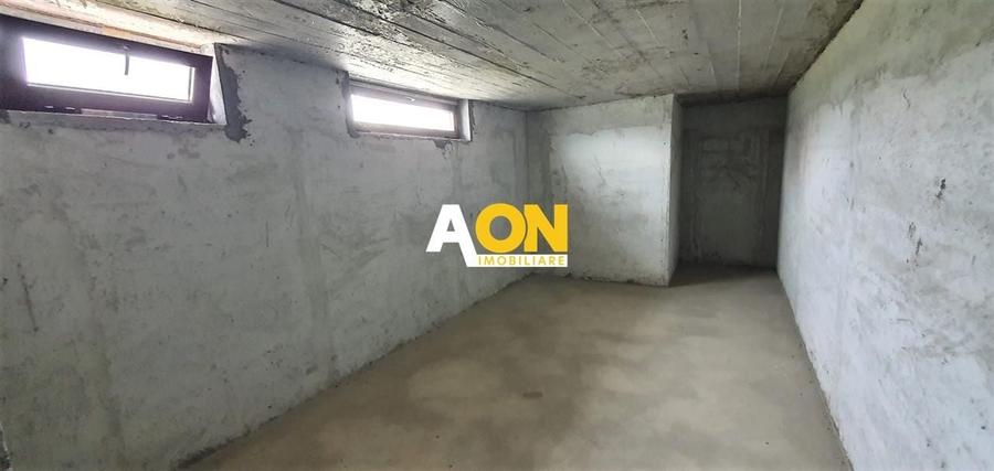Casă individuală cu 4 camere cu Canalizare în Partoș