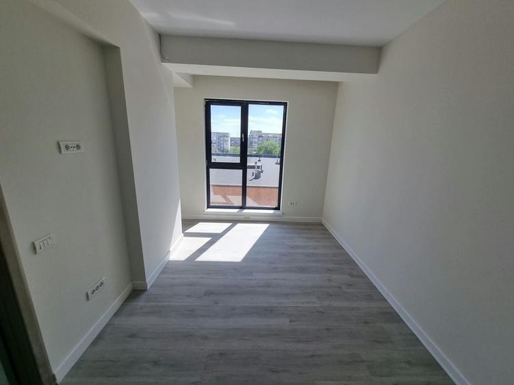 Apartament cu 3 camere semidecomandat în Tomis Plus