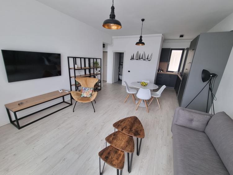 Apartament cu 2 camere decomandat, mobilat în Universitate