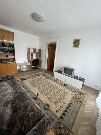 Apartament cu 2 camere semidecomandat în Exterior Vest
