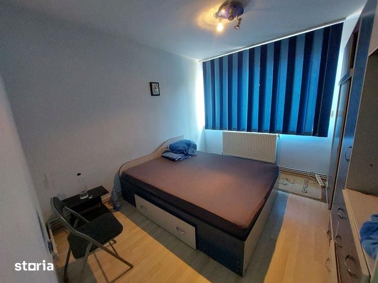 Apartament cu 3 camere semidecomandat în Independenței