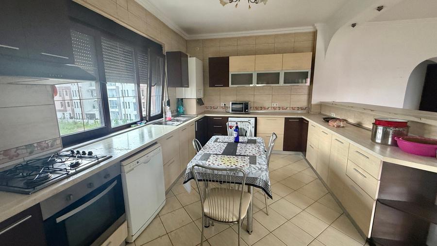 Apartament cu 3 camere decomandat în Pipera