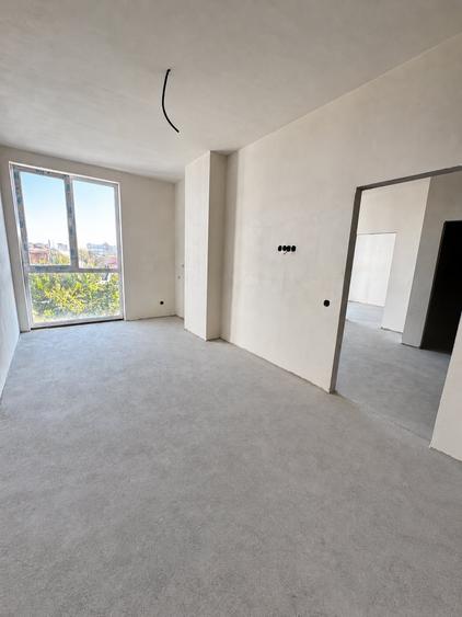 Apartament cu 3 camere semidecomandat în Mărăști