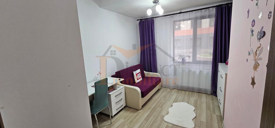Apartament cu 3 camere decomandat în Tractorul