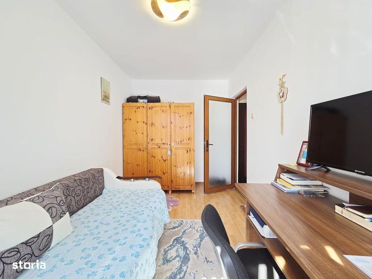 Apartament cu 3 camere semidecomandat, mobilat în Micro 16