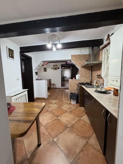 Casă cu 4 camere cu Teren 700 Mp în Central