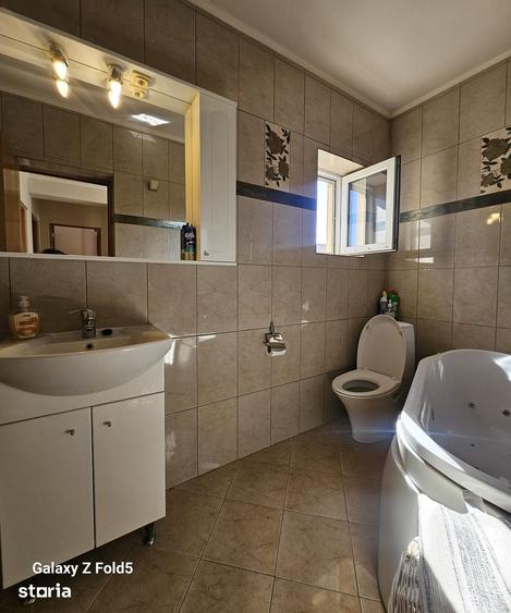 Casă cu 4 camere decomandat cu Teren 300 Mp în Europa