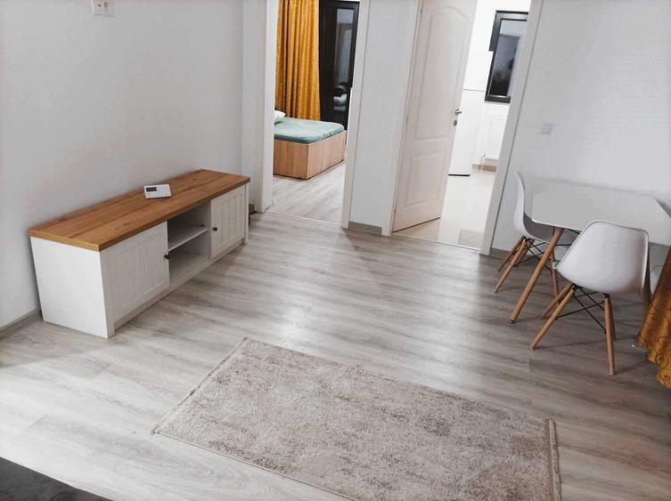 Apartament cu 2 camere semidecomandat în Valea Adâncă