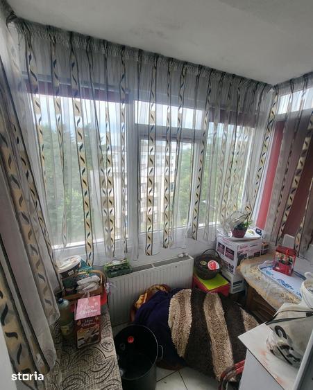 Apartament cu 3 camere decomandat în Republicii