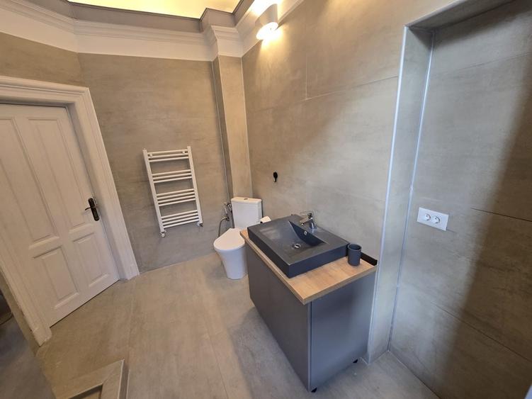 Apartament cu 6 camere decomandat, mobilat în Dorobanți
