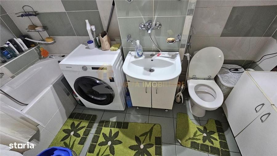 Apartament cu 4 camere decomandat în Florești