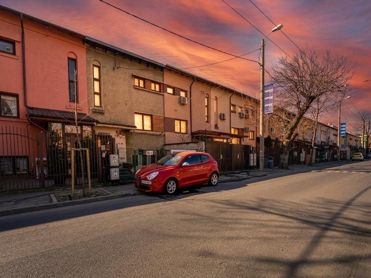 Duplex cu 5 camere cu Canalizare în Vatra Luminoasă