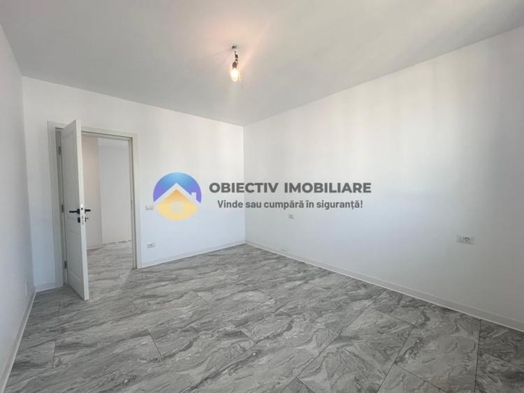 Casă cu 3 camere cu Canalizare în Est