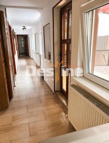 Casă individuală cu 5 camere cu Canalizare în Palas
