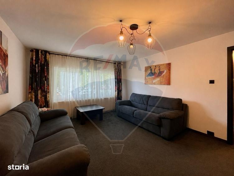 Apartament cu 4 camere decomandat în Noua