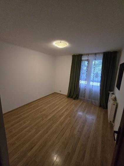 Apartament cu 3 camere semidecomandat în Titan