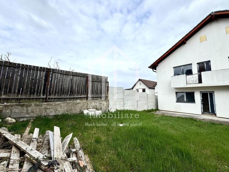 Duplex cu 3 camere cu Canalizare în Cristian