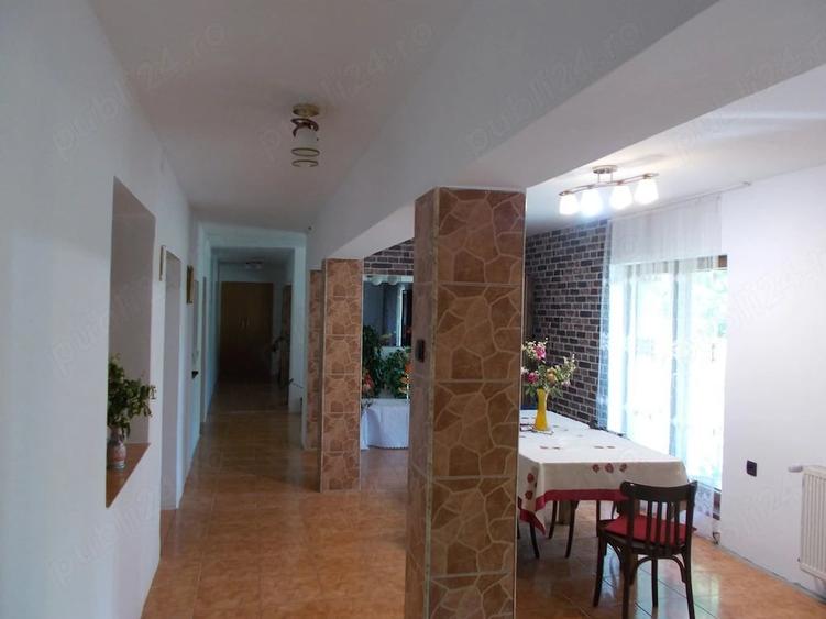 Casă cu 6 camere cu Teren 1600 Mp în Aradului