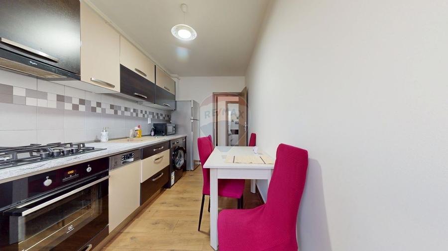 Apartament cu 2 camere decomandat, mobilat în Tractorul