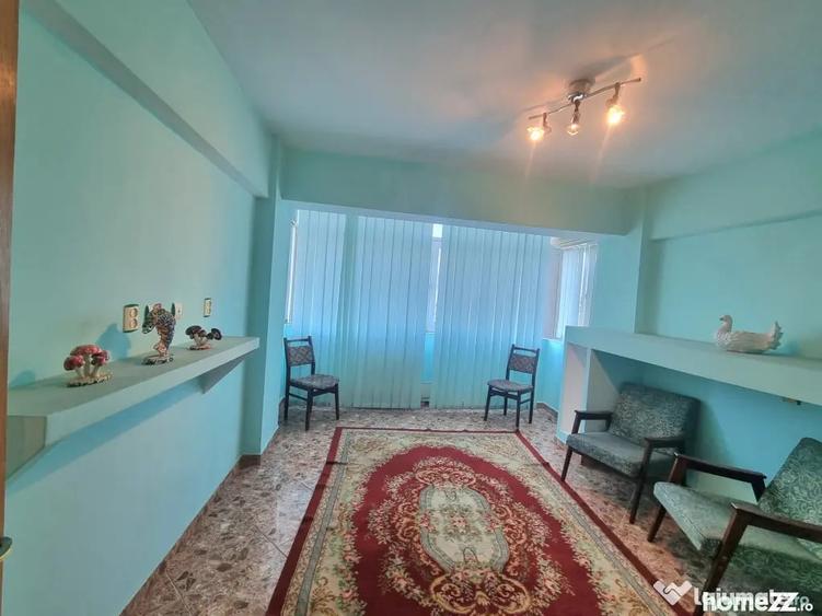 Apartament cu 3 camere decomandat în Republicii