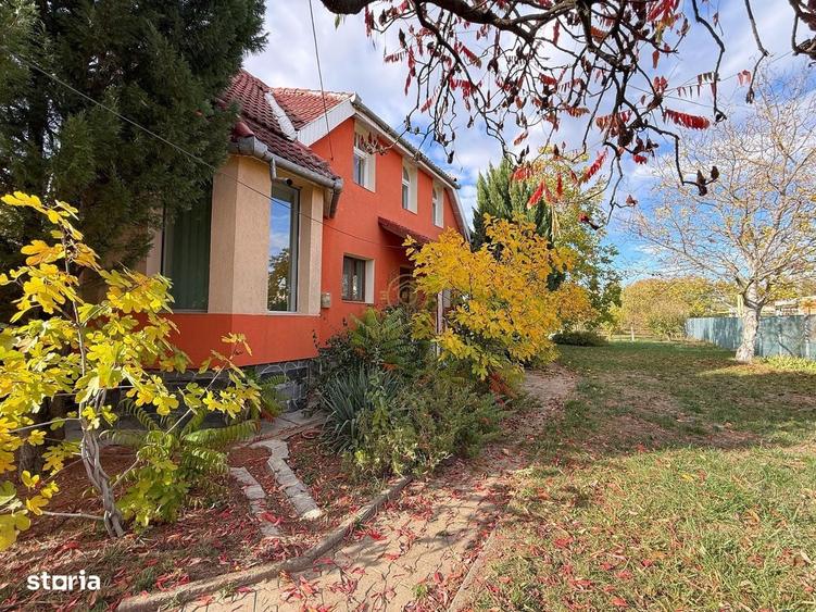 Casă cu 4 camere cu Teren 1300 Mp în Păulești
