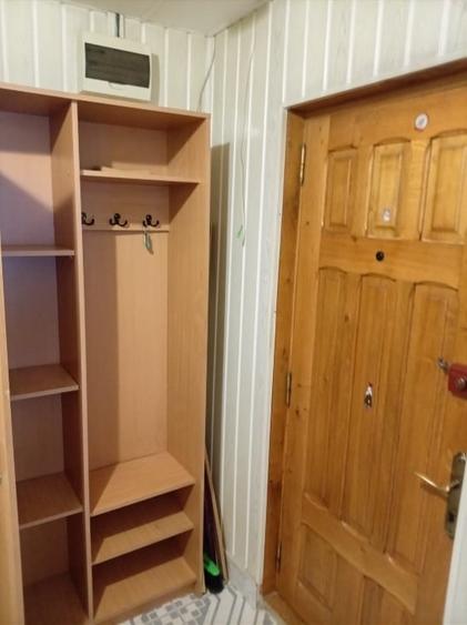 Apartament cu 3 camere decomandat, mobilat în Est