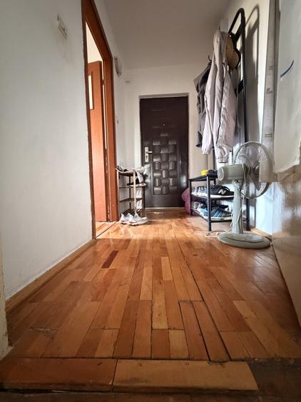 Apartament cu 2 camere semidecomandat, mobilat în Soarelui
