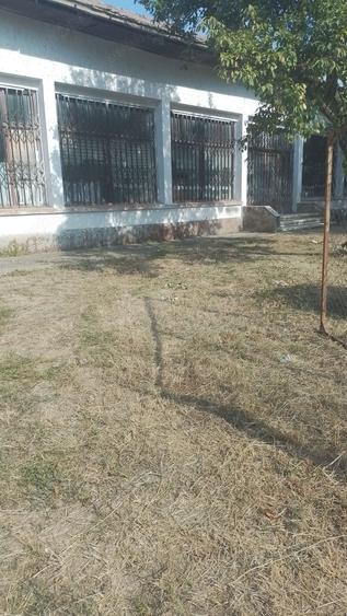 Spațiu comercial, de 350 mp, în Urecheni