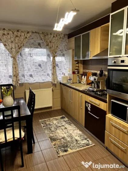 Apartament cu 3 camere decomandat în George Enescu