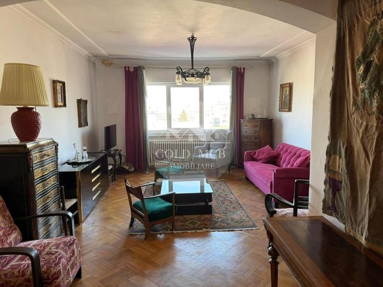 Apartament cu 3 camere circular în P-ța Universității