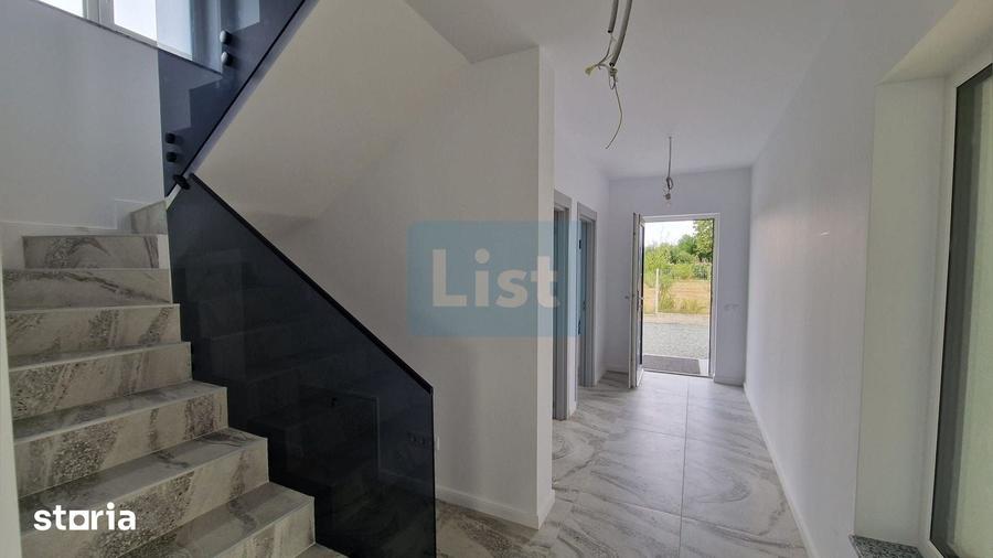 Casă cu 4 camere cu Teren 412 Mp în Recea