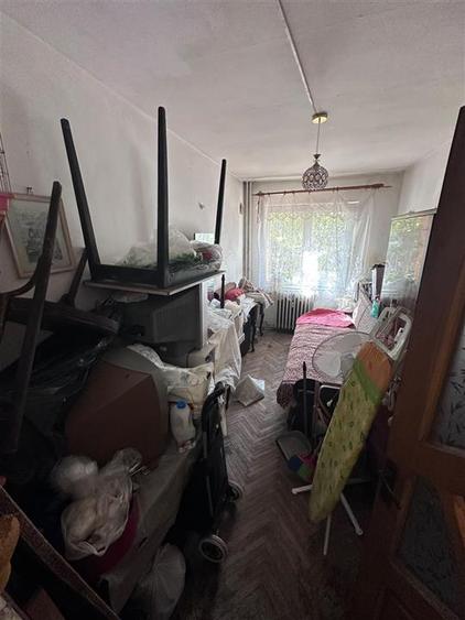 Apartament cu 3 camere decomandat în Podu Roș