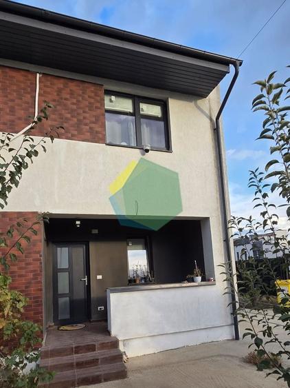 Duplex cu 3 camere cu Canalizare în Sud-Est