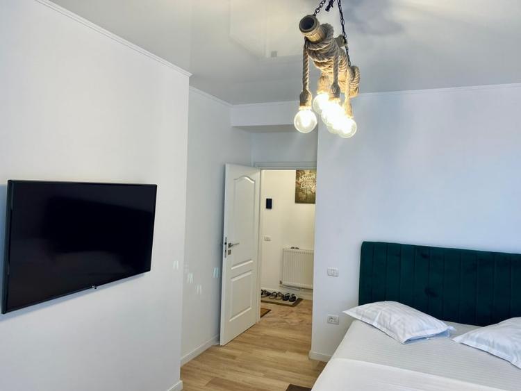 Apartament cu 2 camere semidecomandat, mobilat în Central