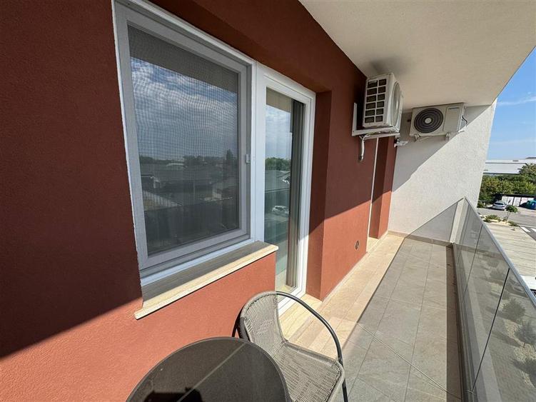 Apartament cu 2 camere decomandat, mobilat în Est