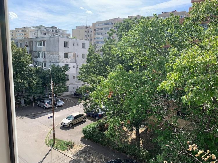Apartament cu 2 camere decomandat în Republicii