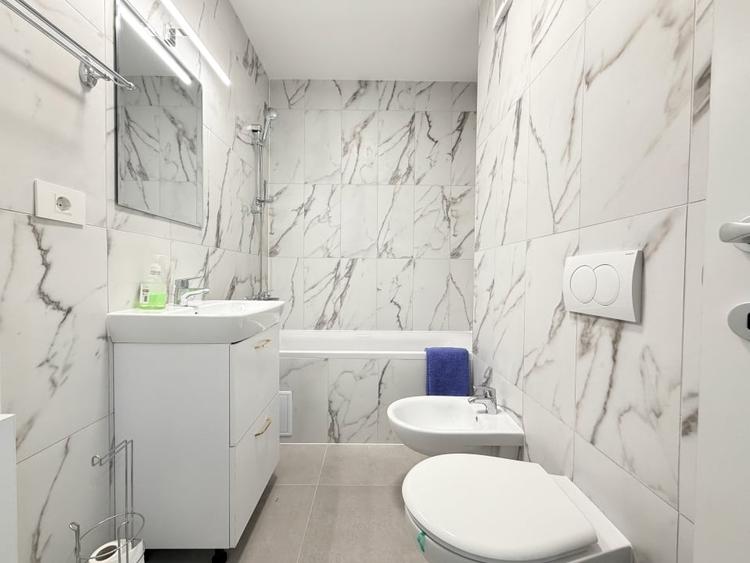 Apartament cu 3 camere decomandat, mobilat în Lipovei