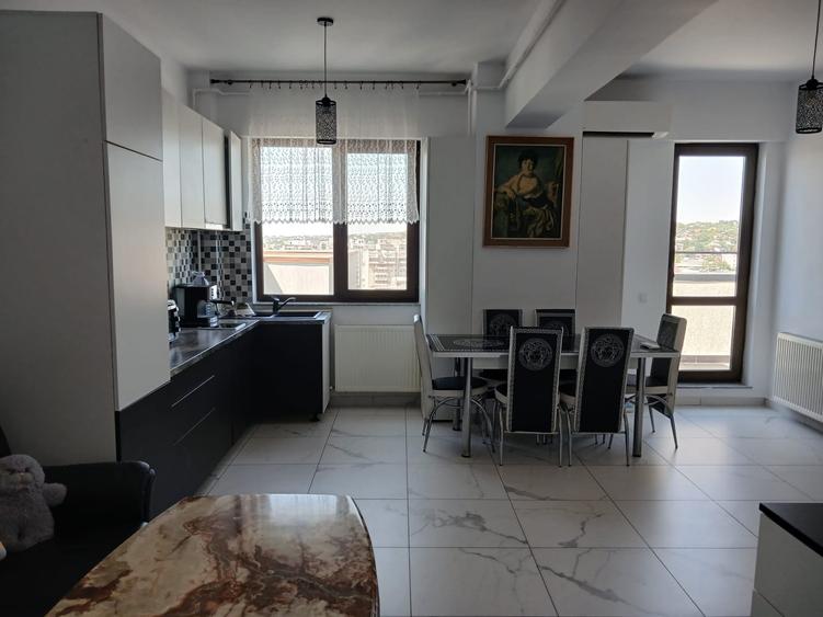 Apartament cu 3 camere semidecomandat, mobilat în Canta