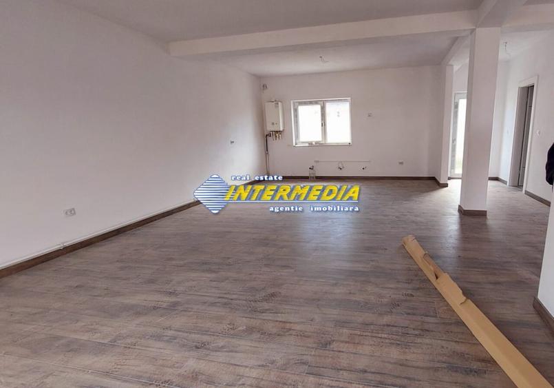 Casă individuală cu 4 camere cu Canalizare în Cetate