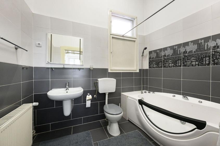 Apartament cu 4 camere decomandat, mobilat în Ultracentral
