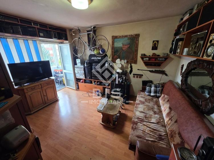 Garsonieră decomandată în Sud