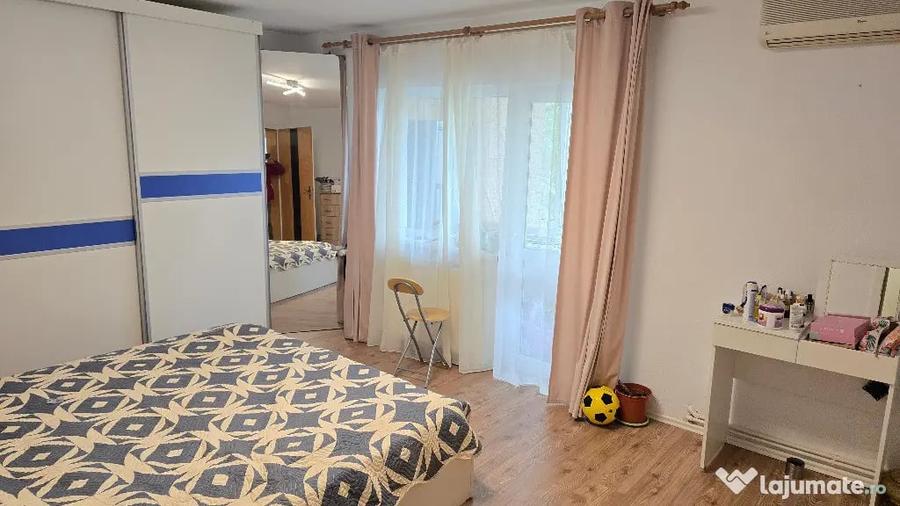 Apartament cu 4 camere decomandat în Central
