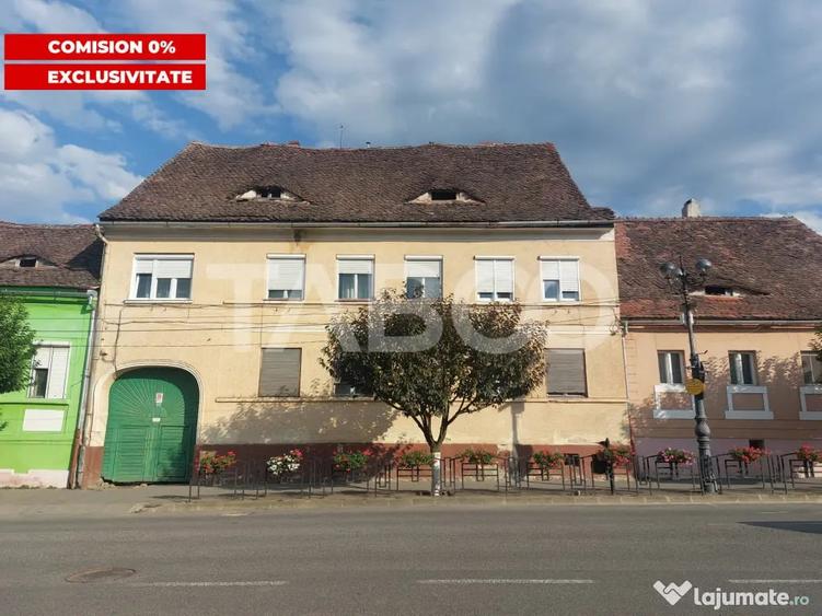 Apartament cu 3 camere semidecomandat în Central