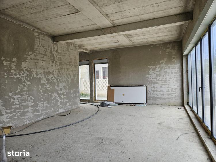 Casă cu 4 camere cu Teren 345 Mp în Borhanci