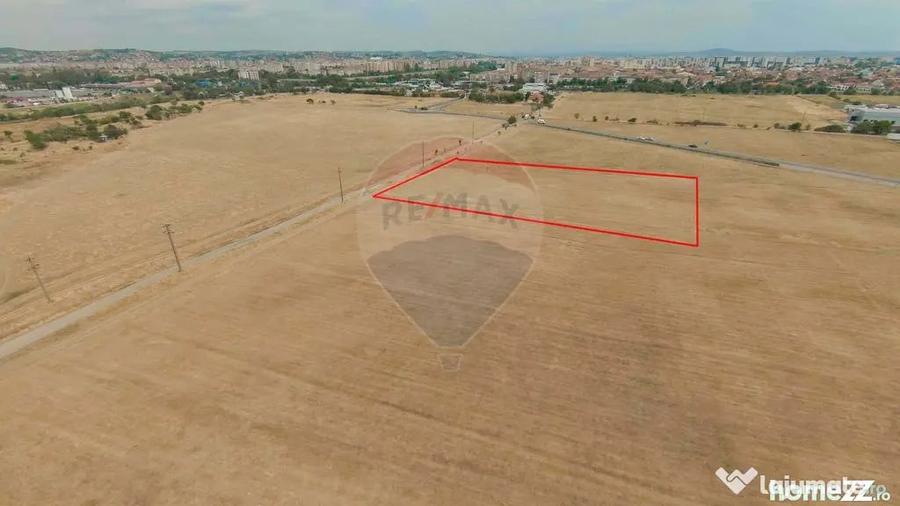 Teren de 7000 mp, în Iosia