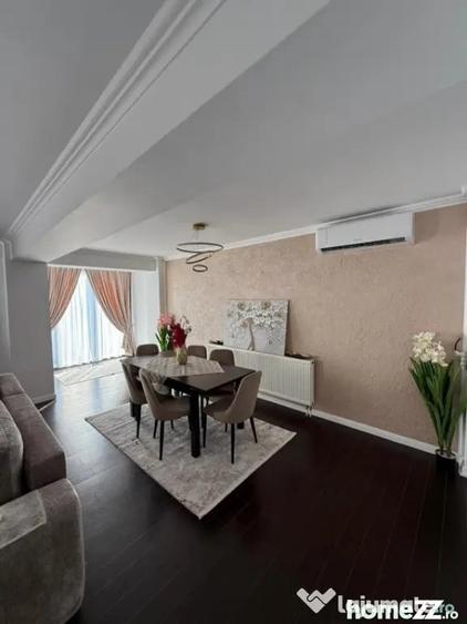 Apartament cu 5 camere decomandat în 1 Mai