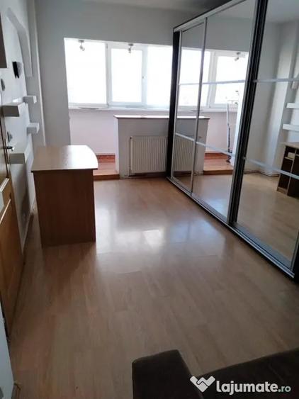 Apartament cu 2 camere semidecomandat în Exterior Vest