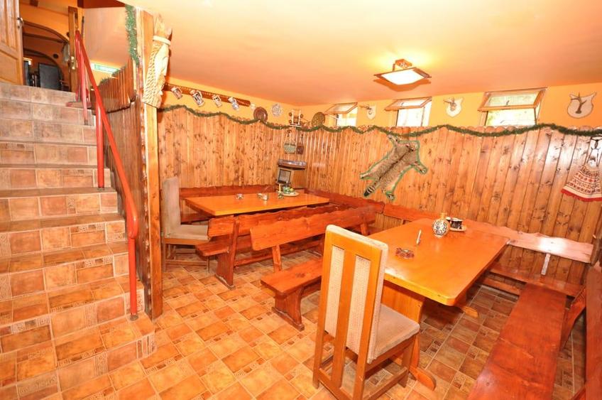 Casă cu 12 camere cu Teren 672 Mp în Noua