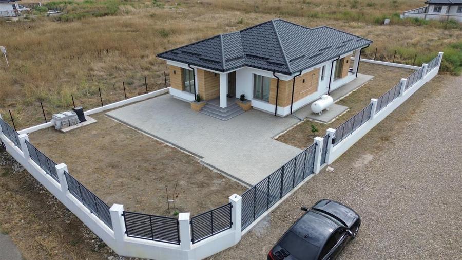 Casă individuală cu 4 camere cu Teren 574 Mp în Exterior Nord
